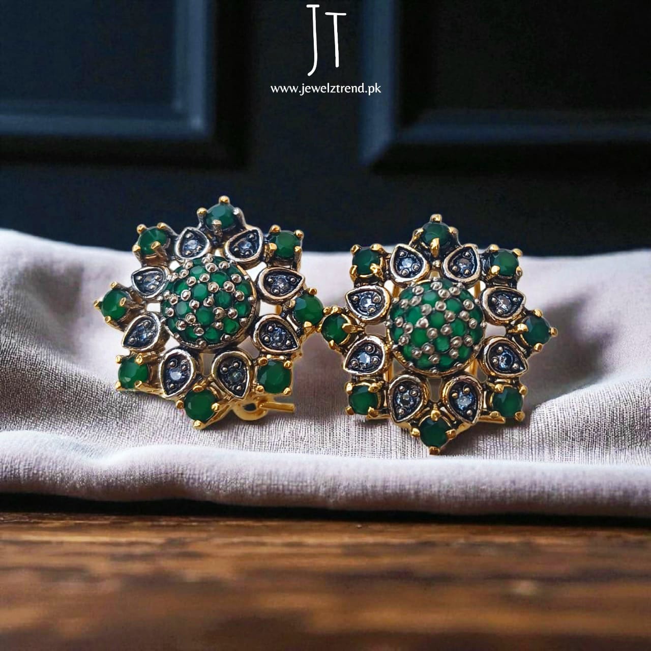 Luxe Star Glow: Jurao Earrings
