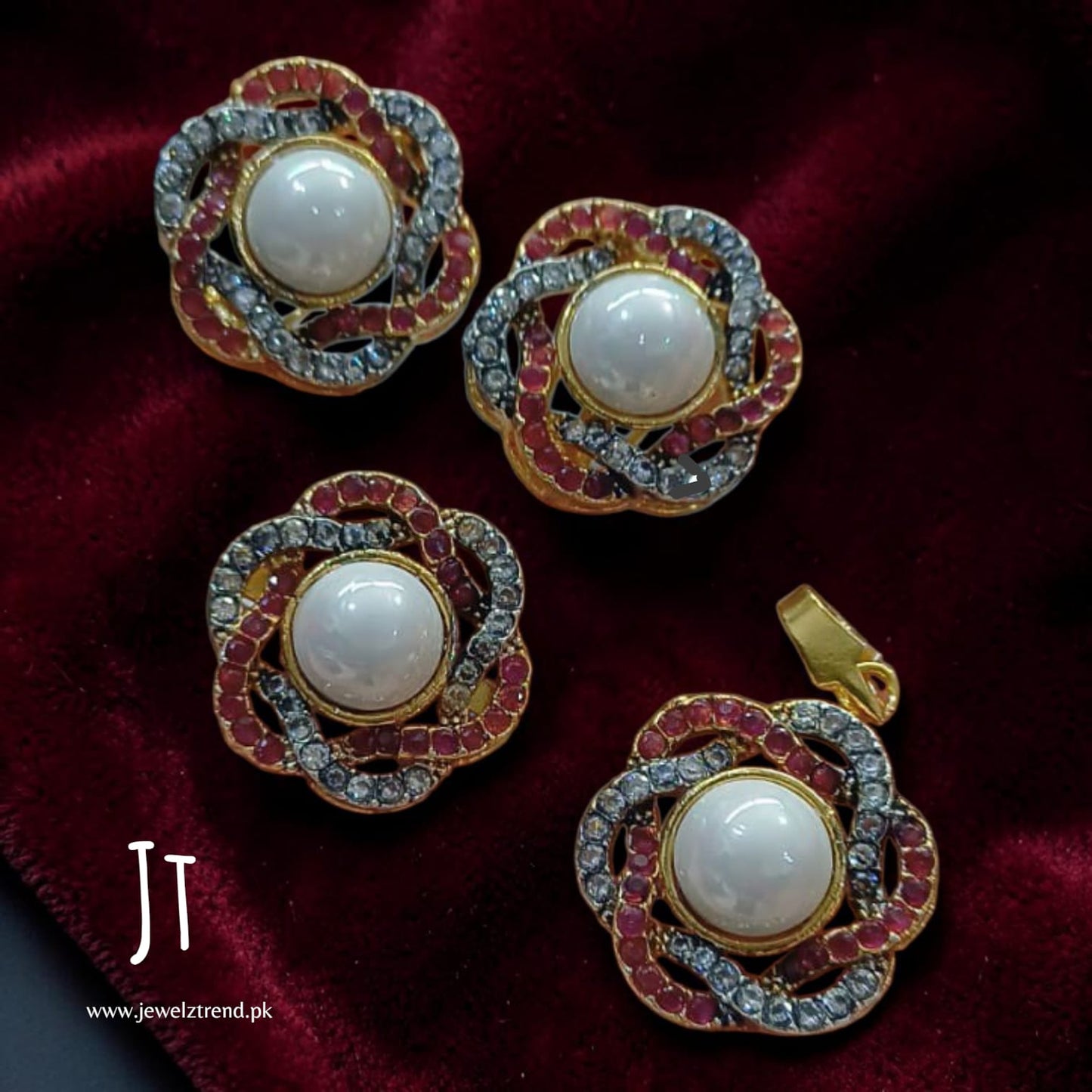 Pearl in Swirl: Locket Set