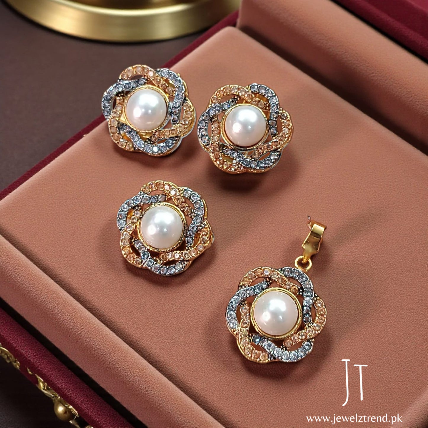 Pearl in Swirl: Locket Set