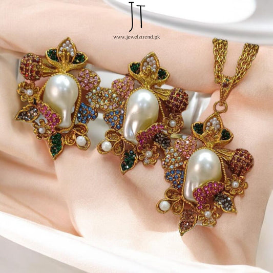 Tehzeeb: Turkish Locket Set