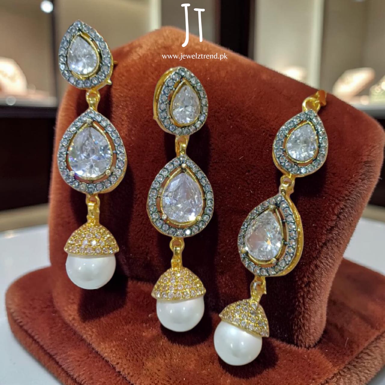 Deeba: Combo with Long Earrings