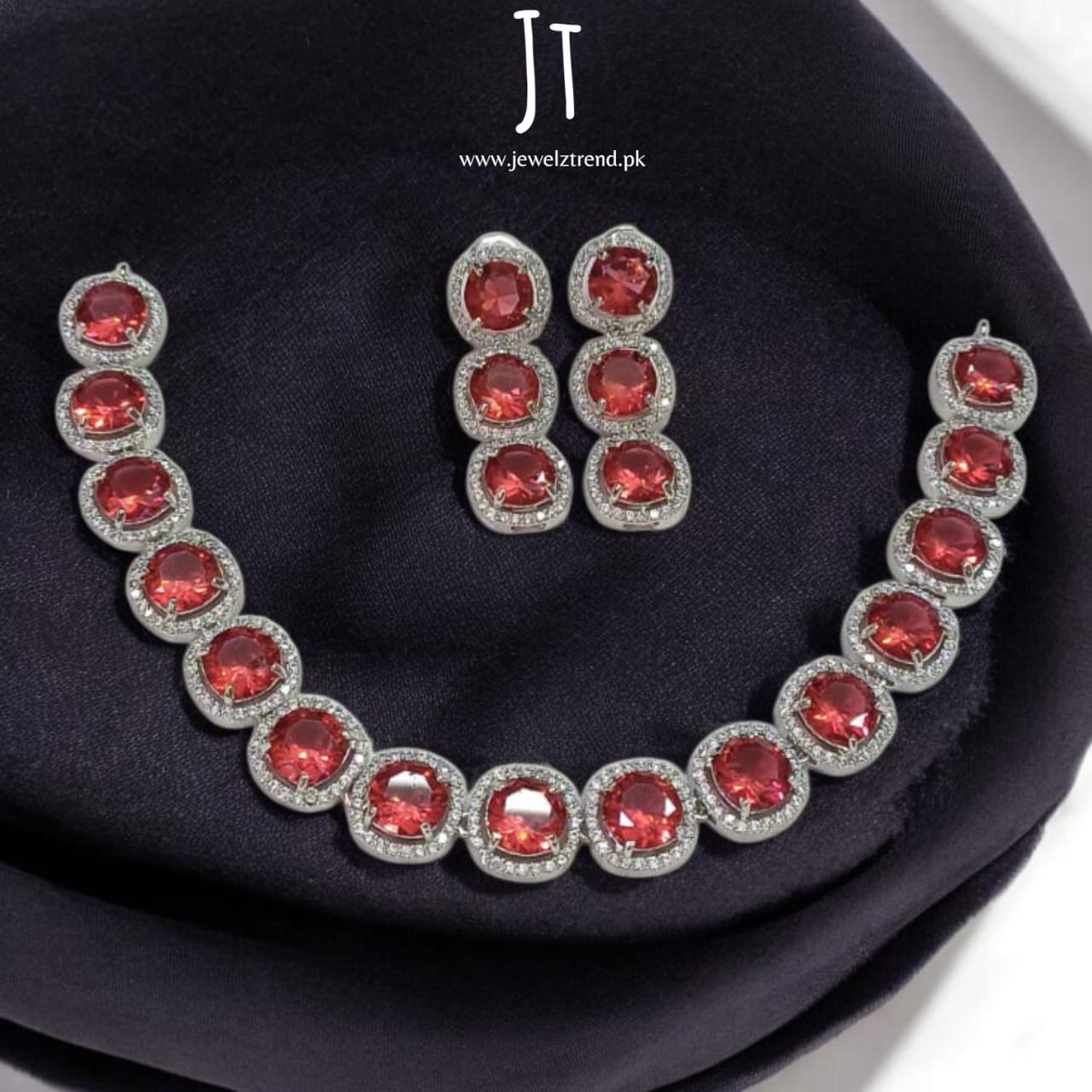 AD Elegance: Necklace Set
