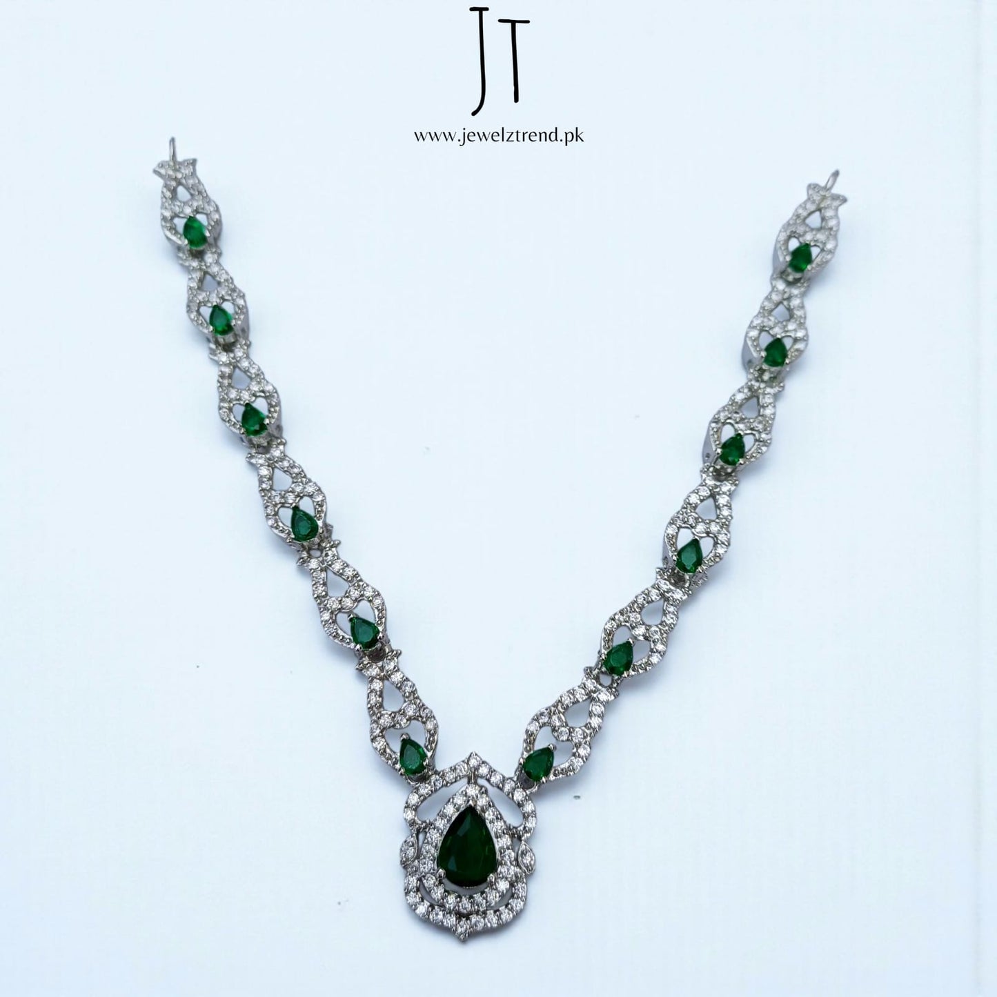 Moonlight Green Necklace