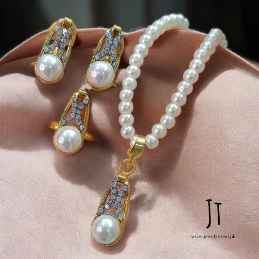 Pearl Glam: Locket Set
