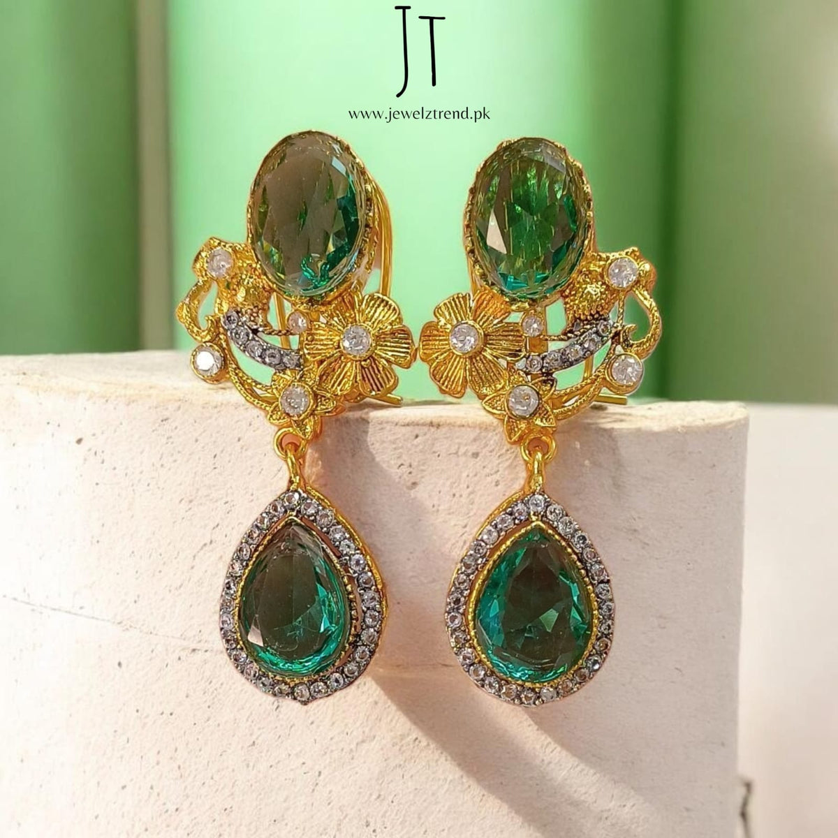 Mahnoor: Earrings