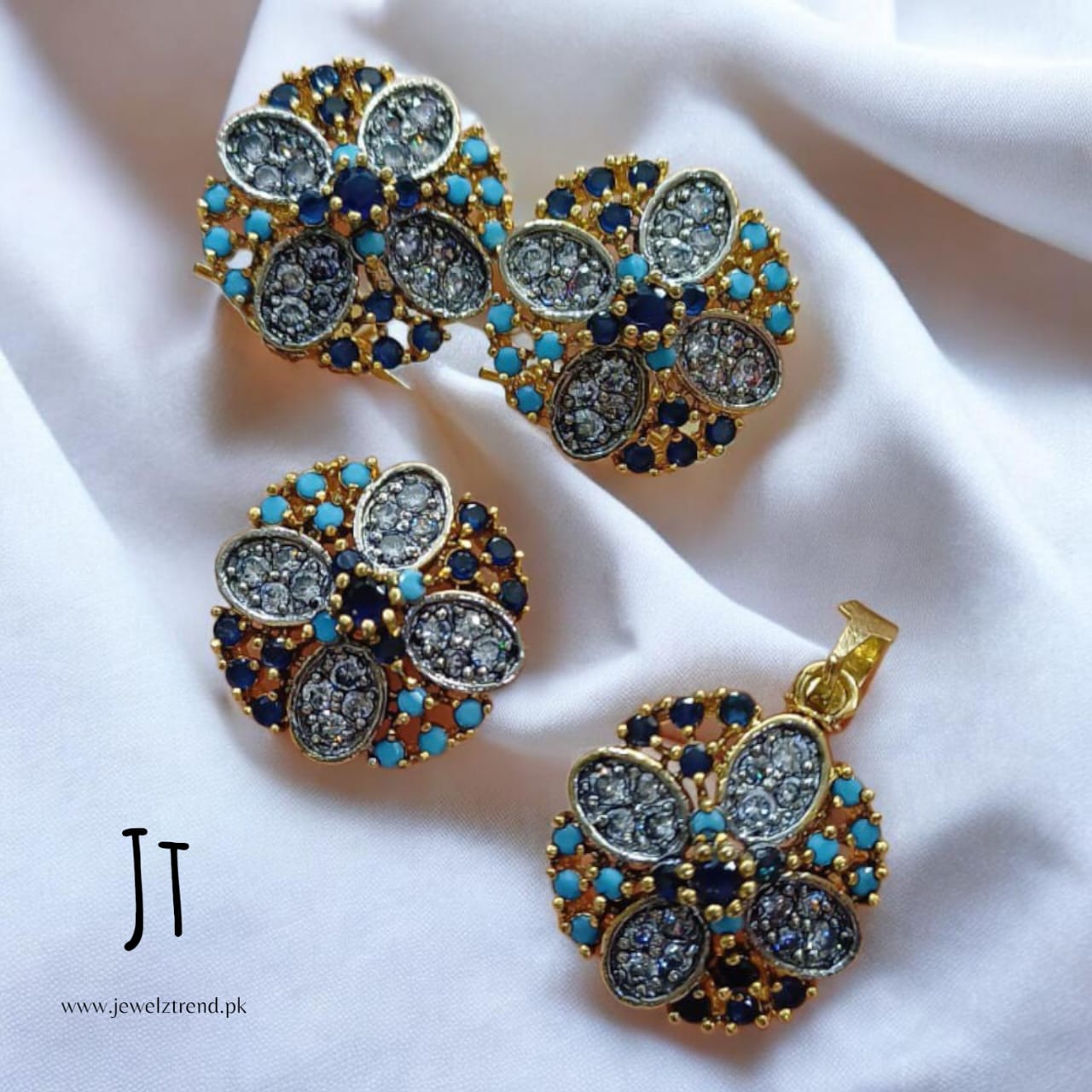 Jurao Petal Flower: Locket Set