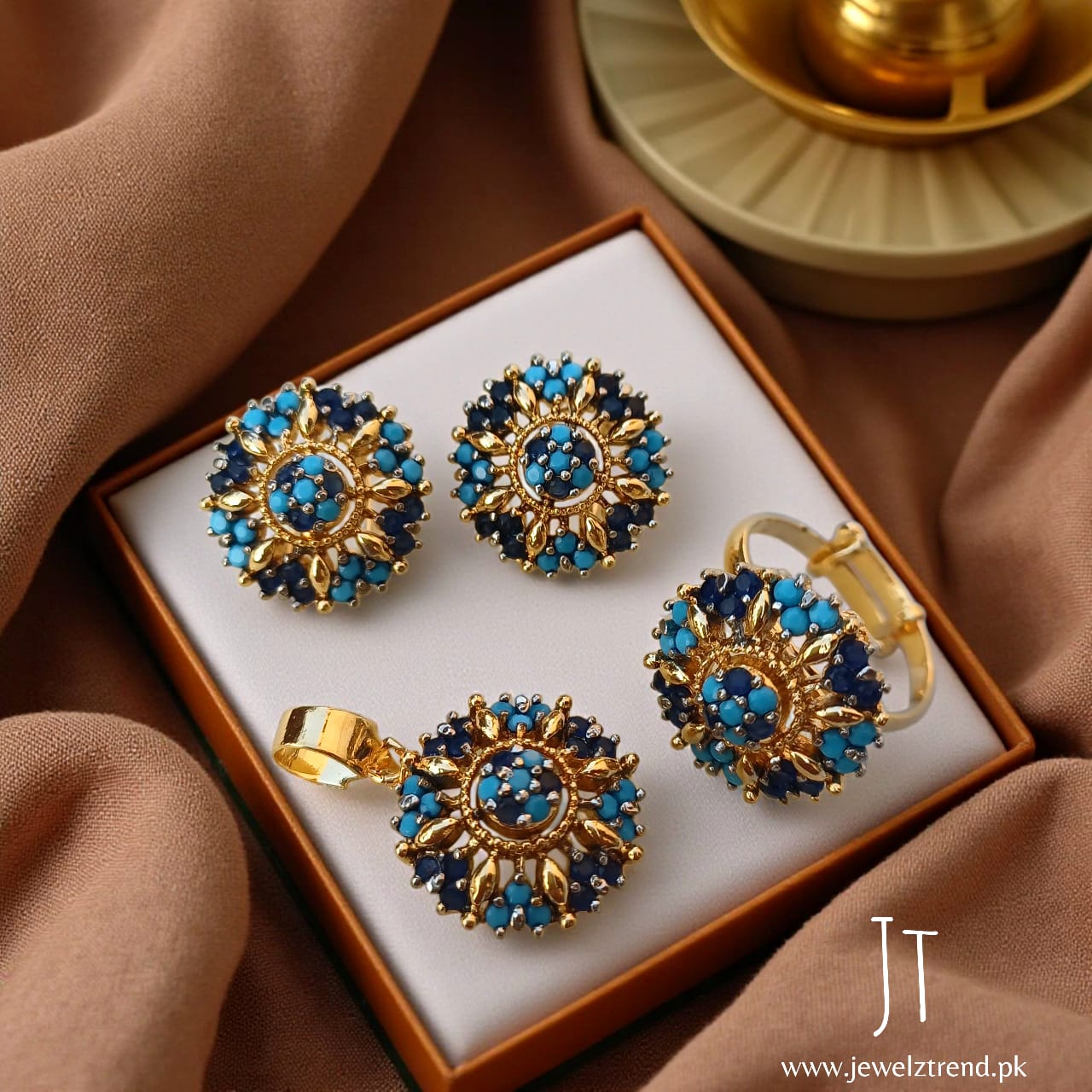 Mystic Bloom: Jurao Locket Set