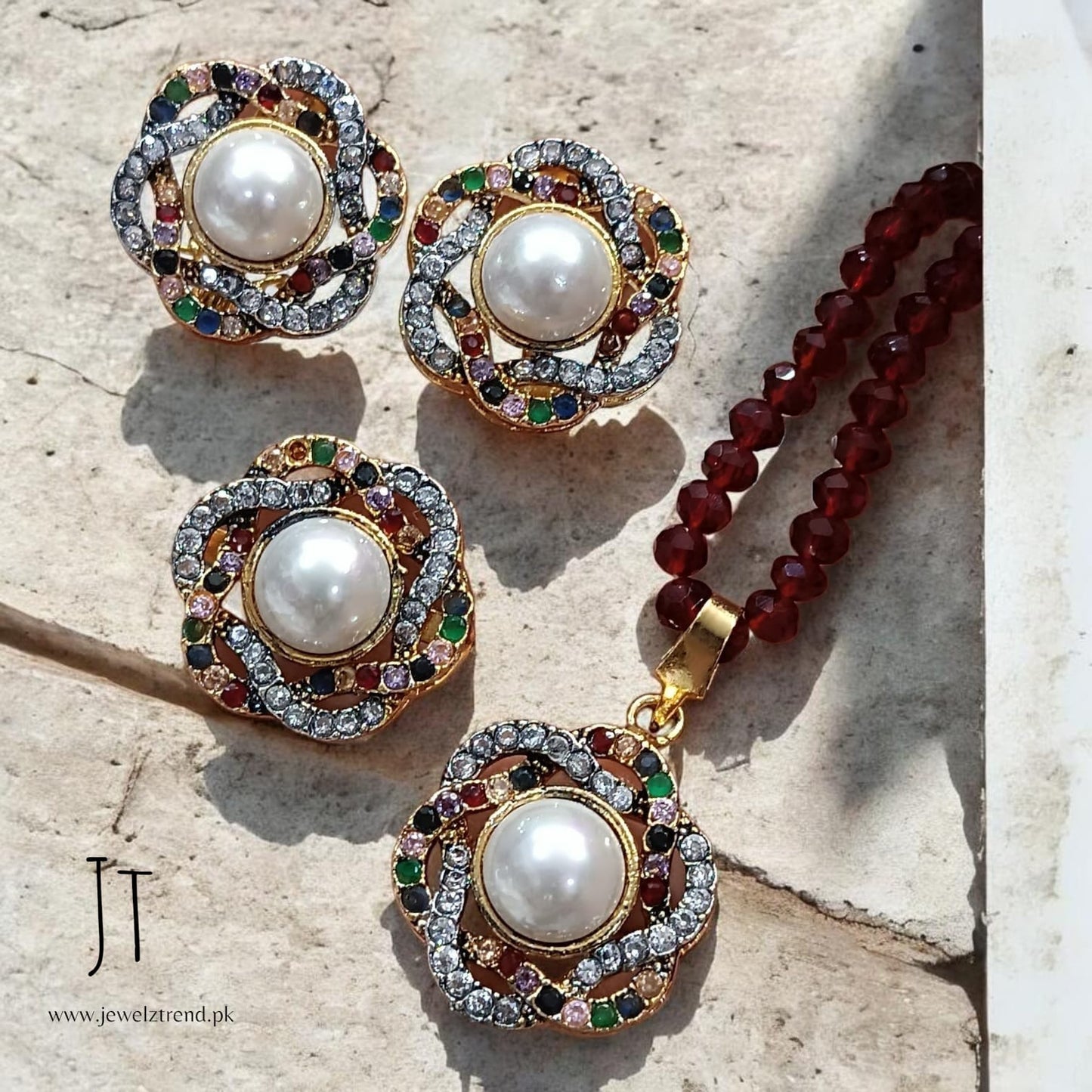 Pearl in Swirl: Locket Set