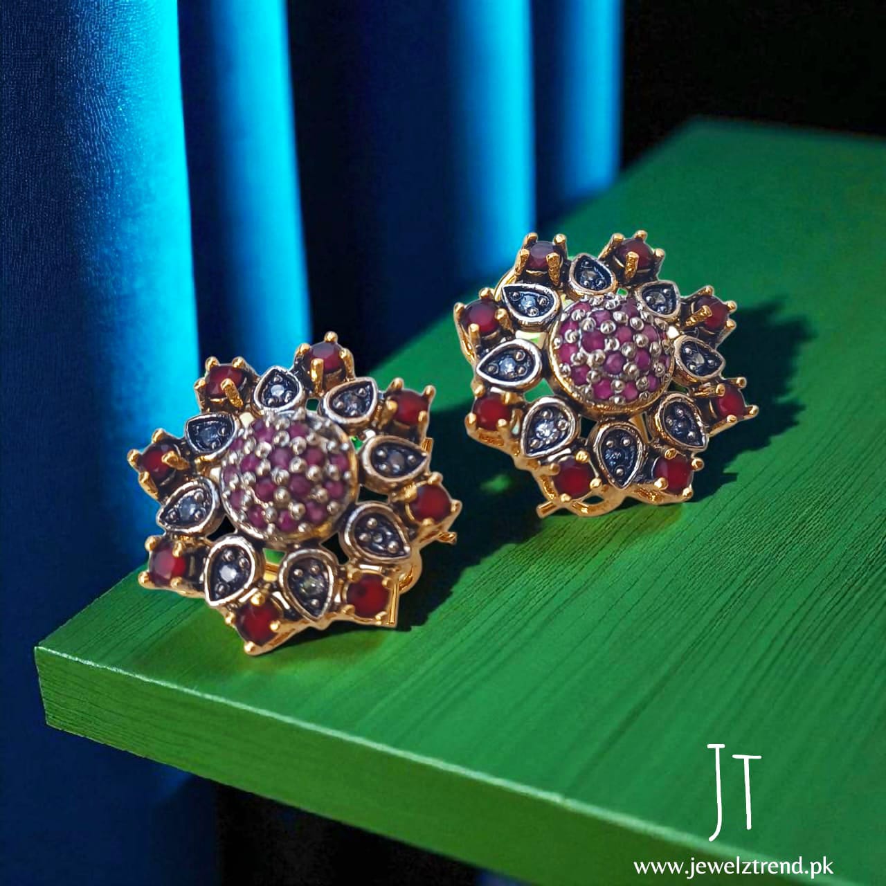 Luxe Star Glow: Jurao Earrings