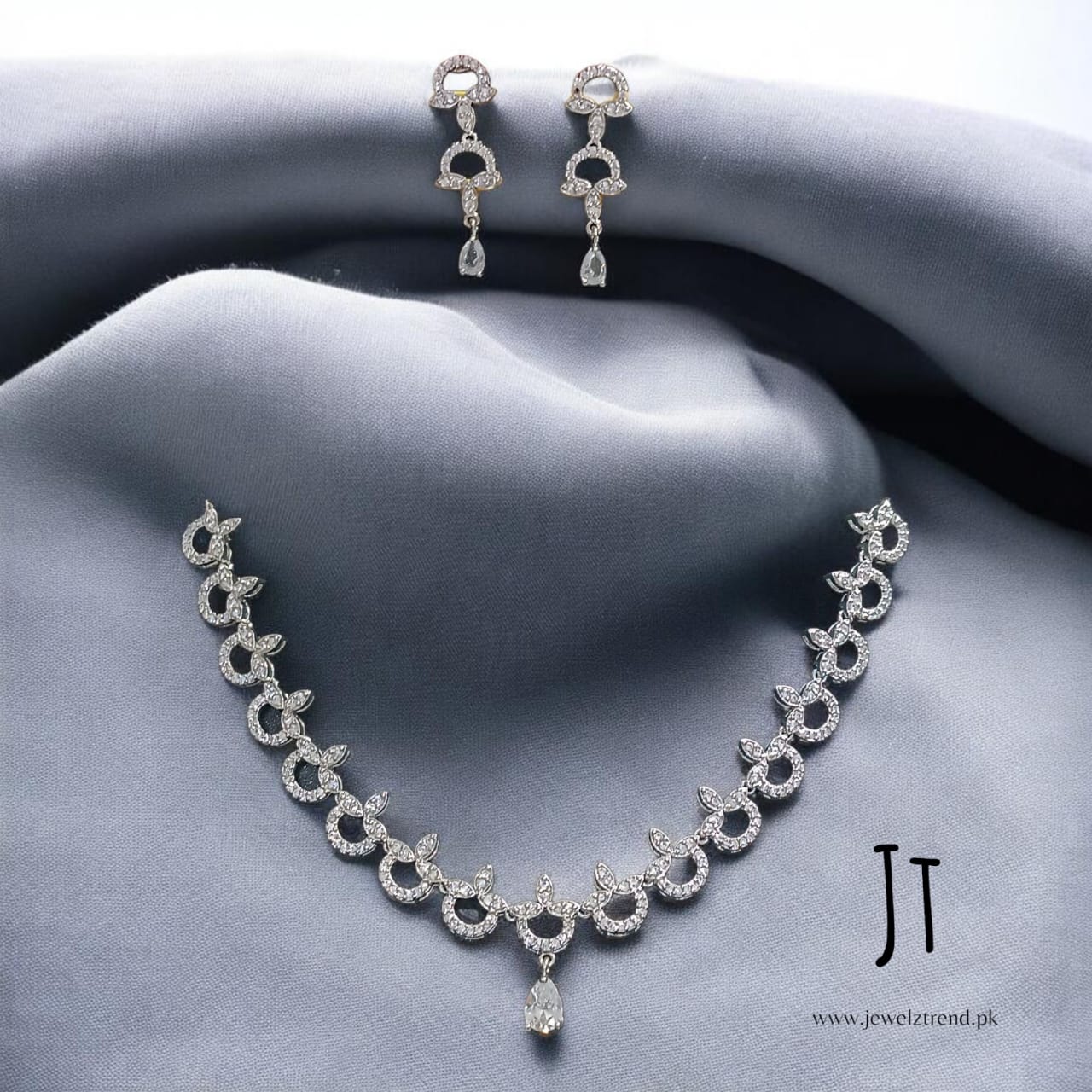 Twilight: AD Necklace Set