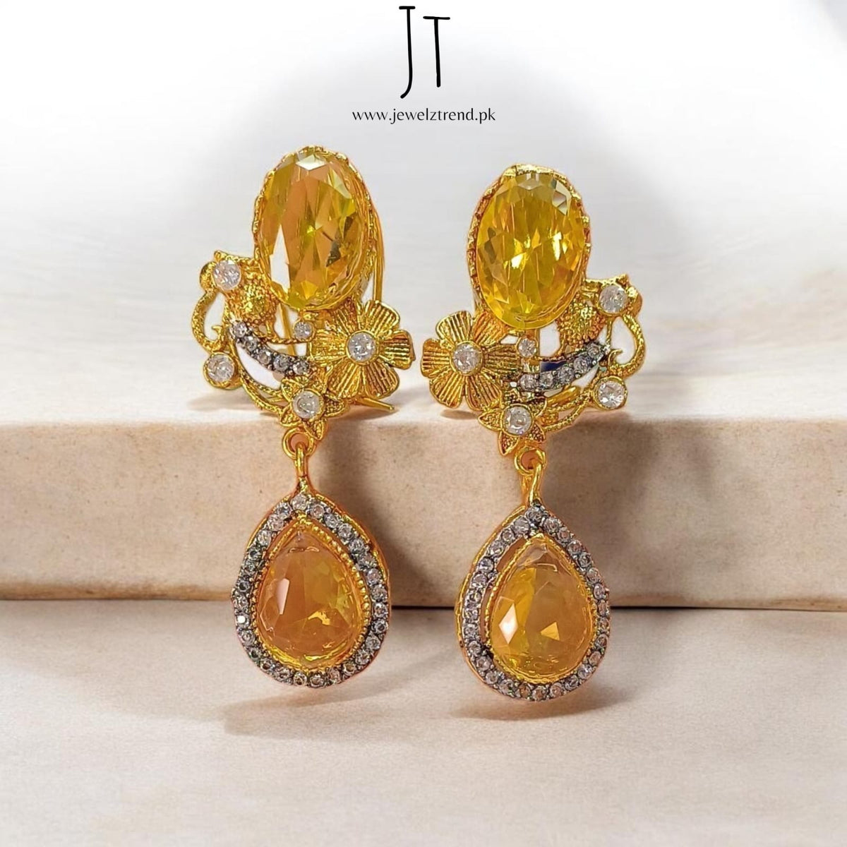 Mahnoor: Earrings