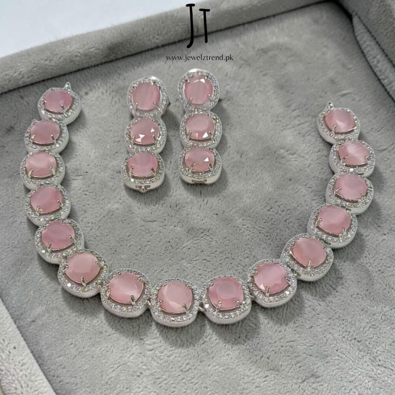 AD Elegance: Necklace Set