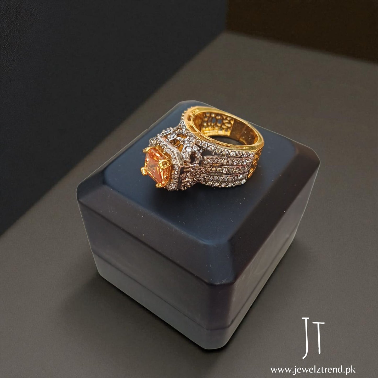 RP Glow in Champagne