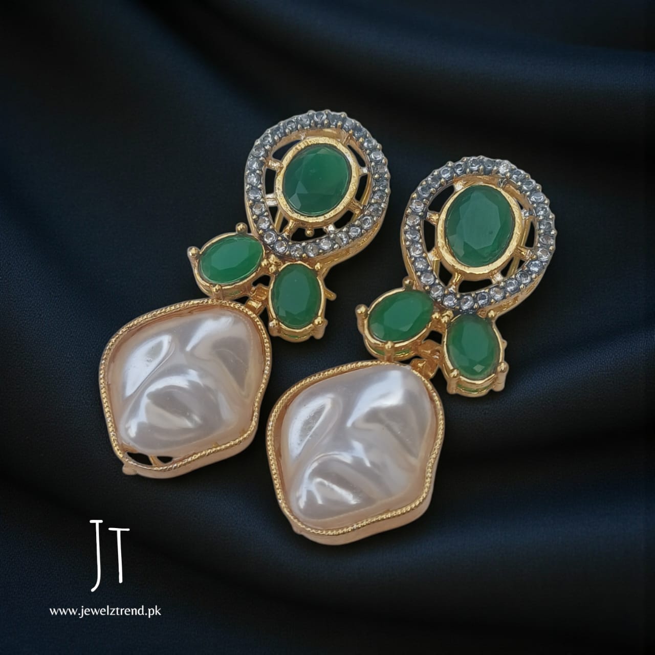 Aura de Pearl: Mother of Pearl