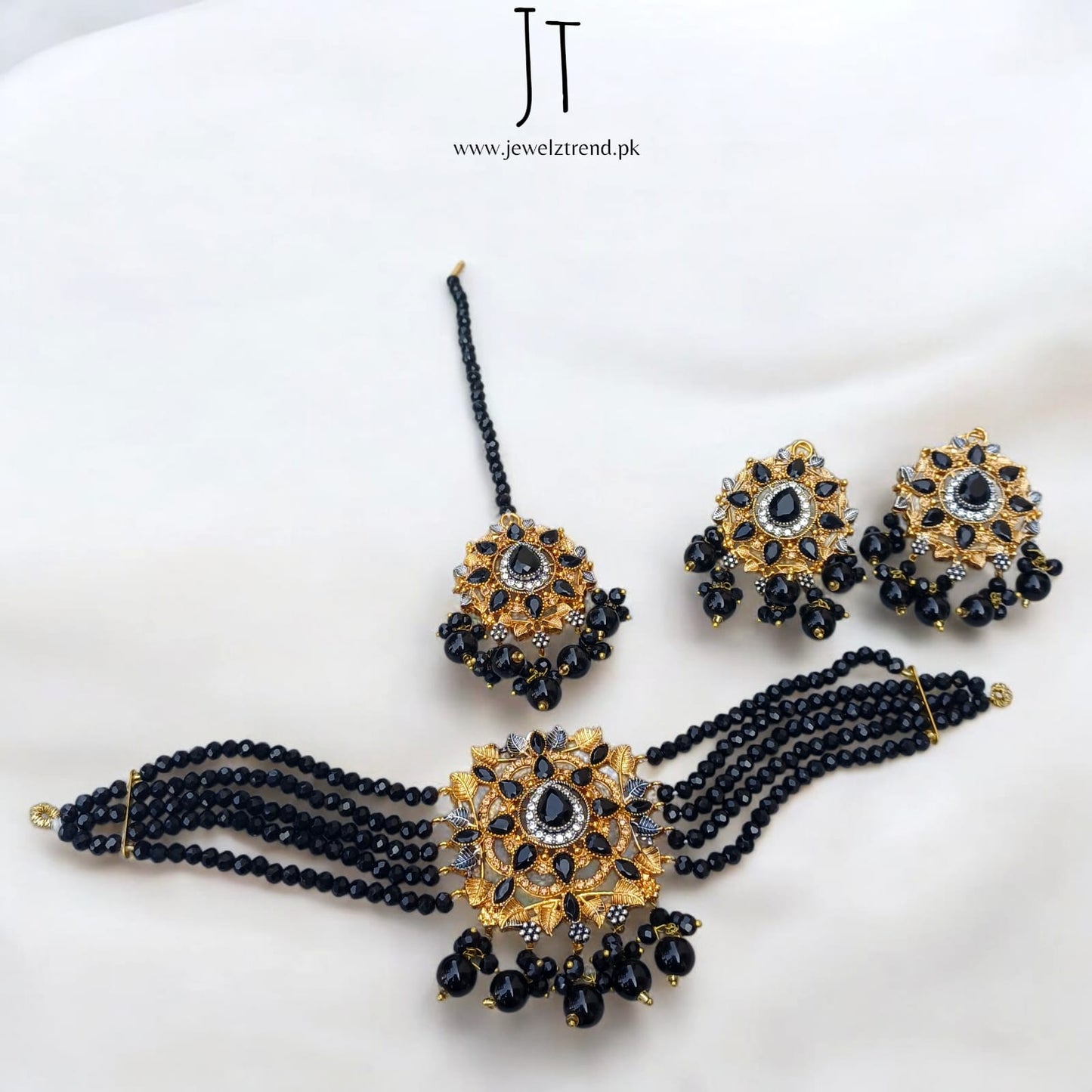 Black Beauty: Choker Set