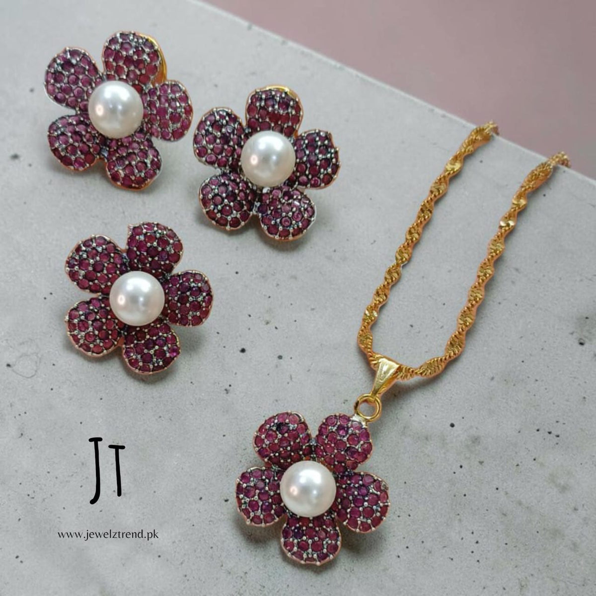 Pearl Blossom: Locket set