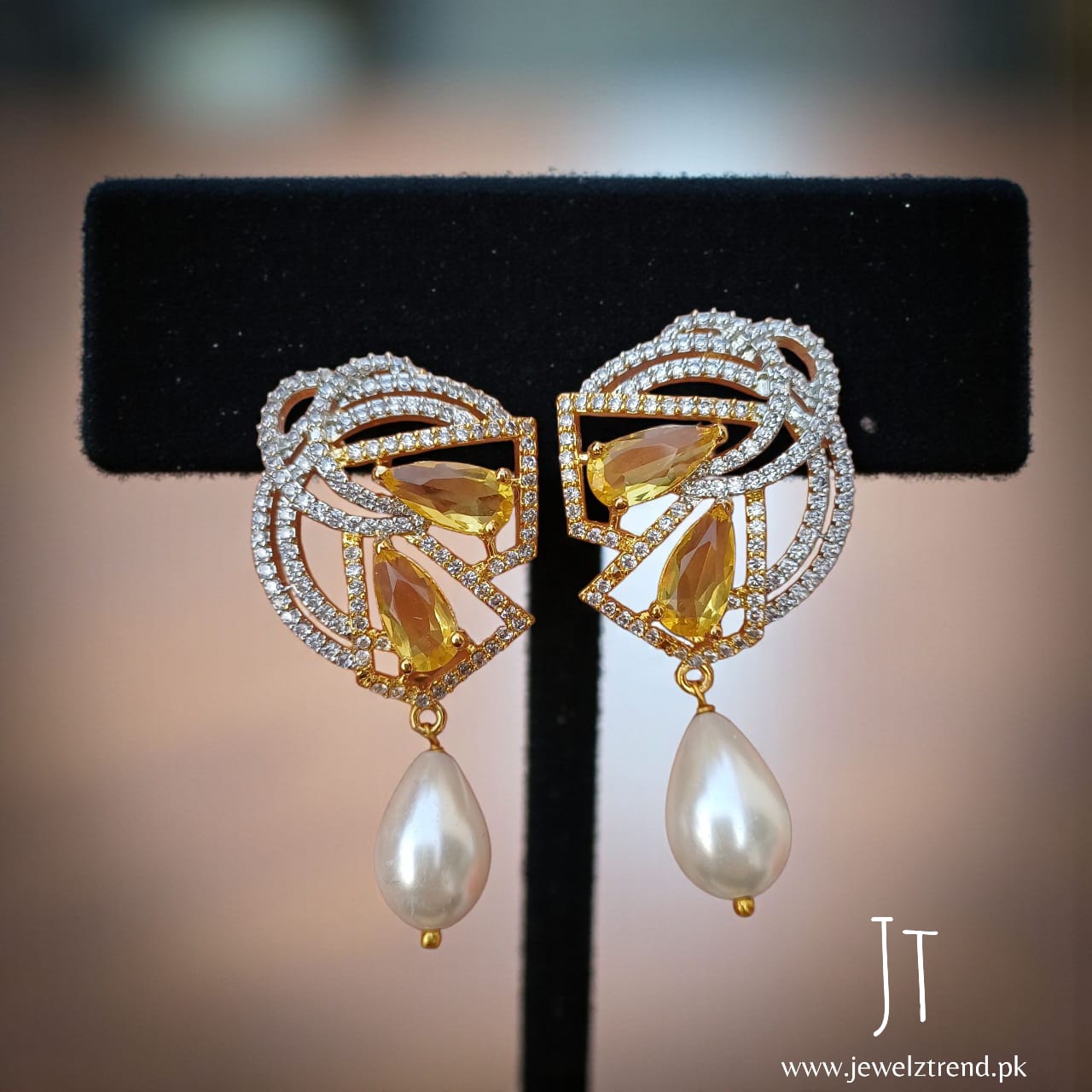 Super Classy Earrings with Gold tone: 1 carat polish