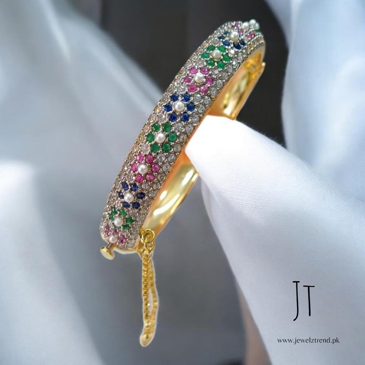 Flower: Kara bracelet