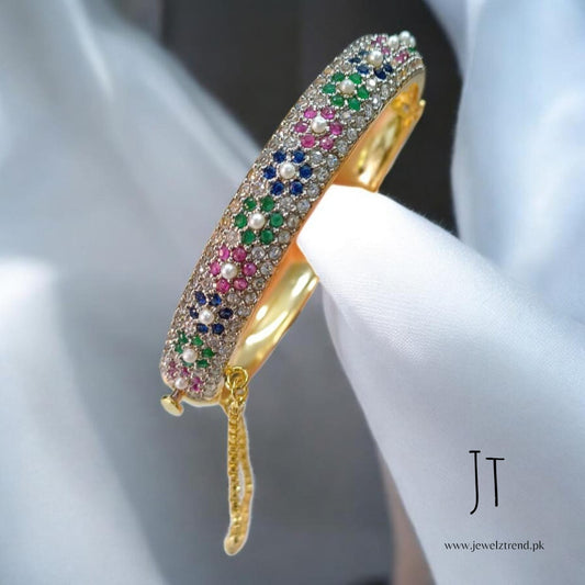 Flower: Kara bracelet