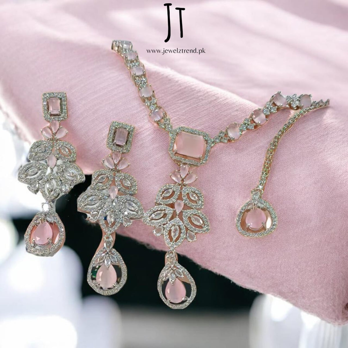 Glam AD Necklace Set