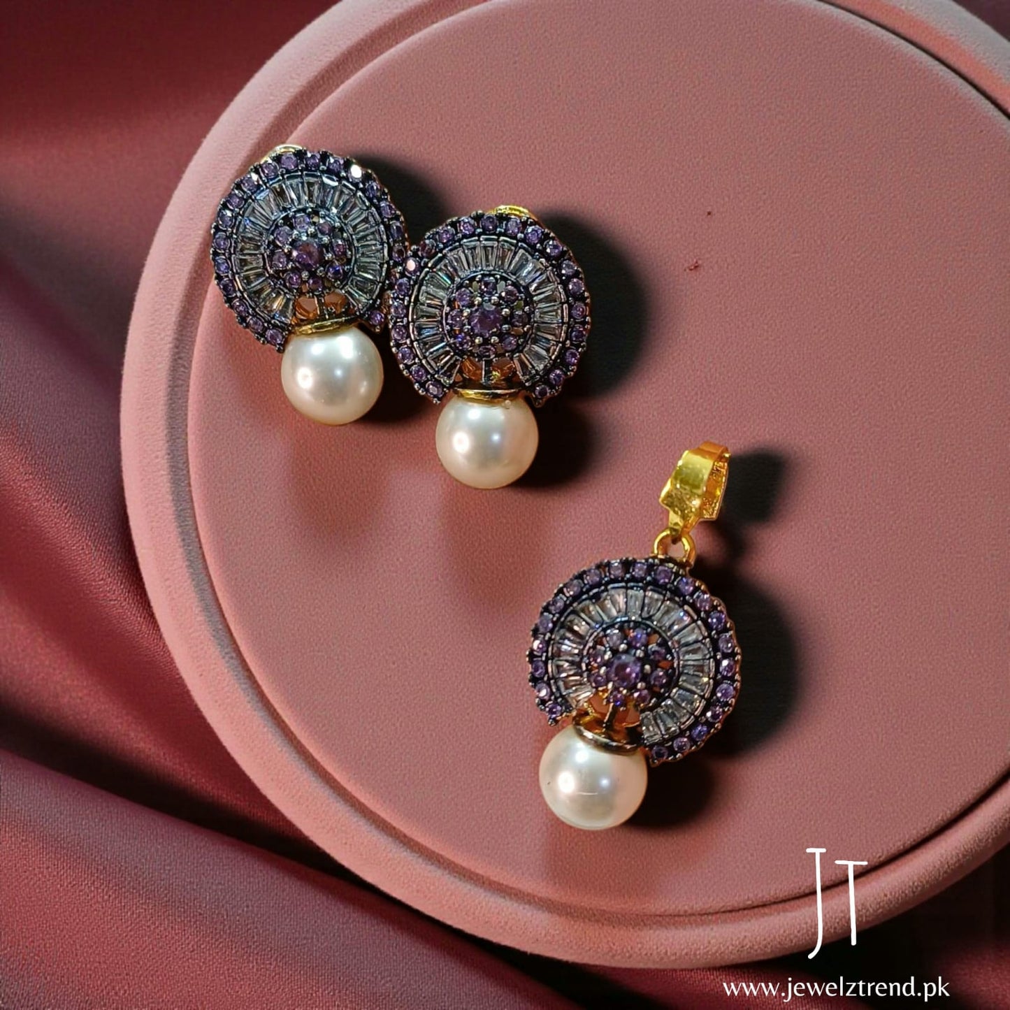 Luna Pearl Circle Set