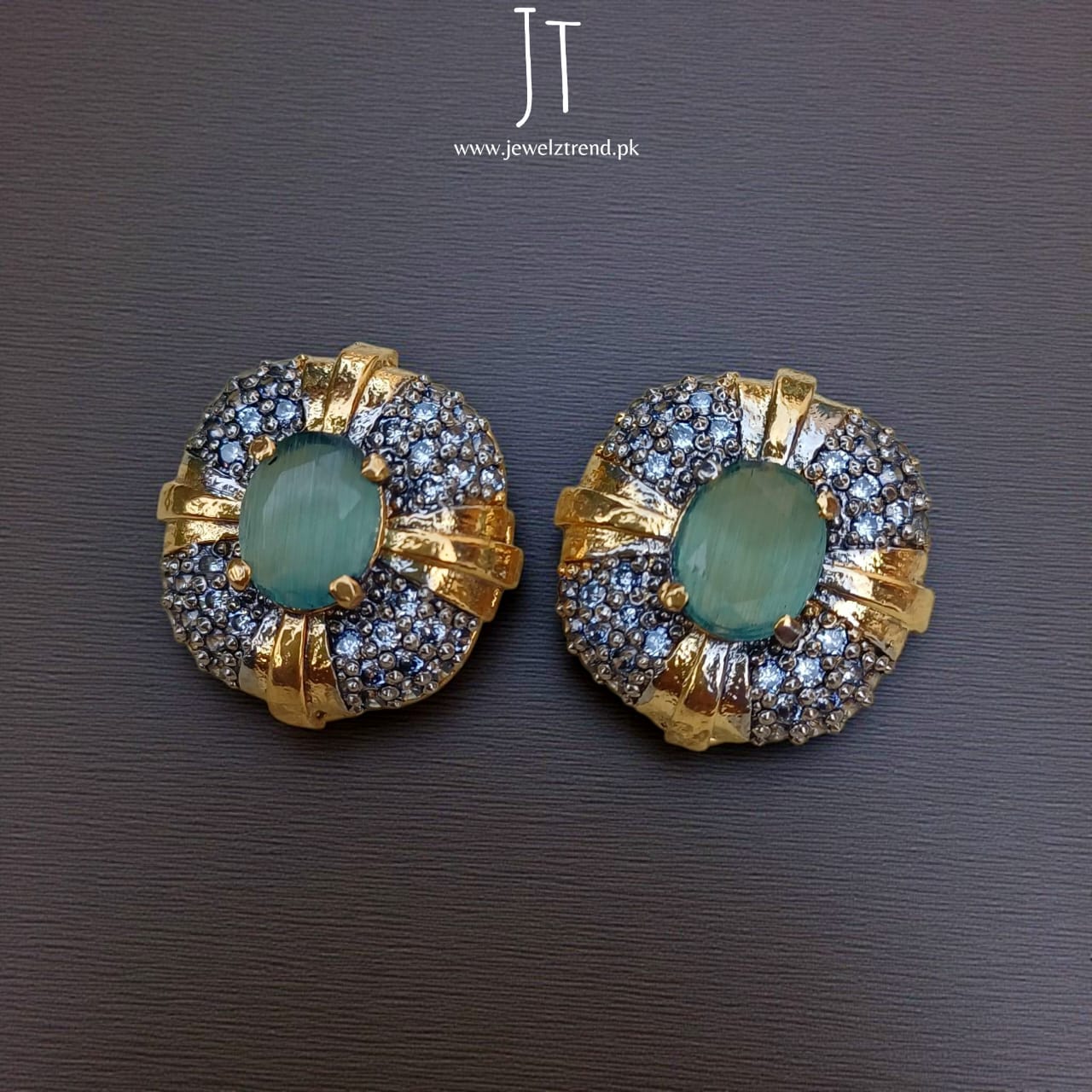 Cuboid Jurao Tops: Gold plated