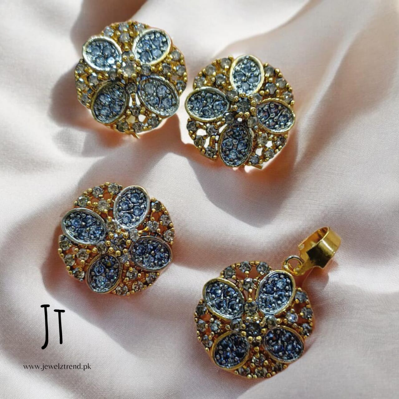 Jurao Petal Flower: Locket Set