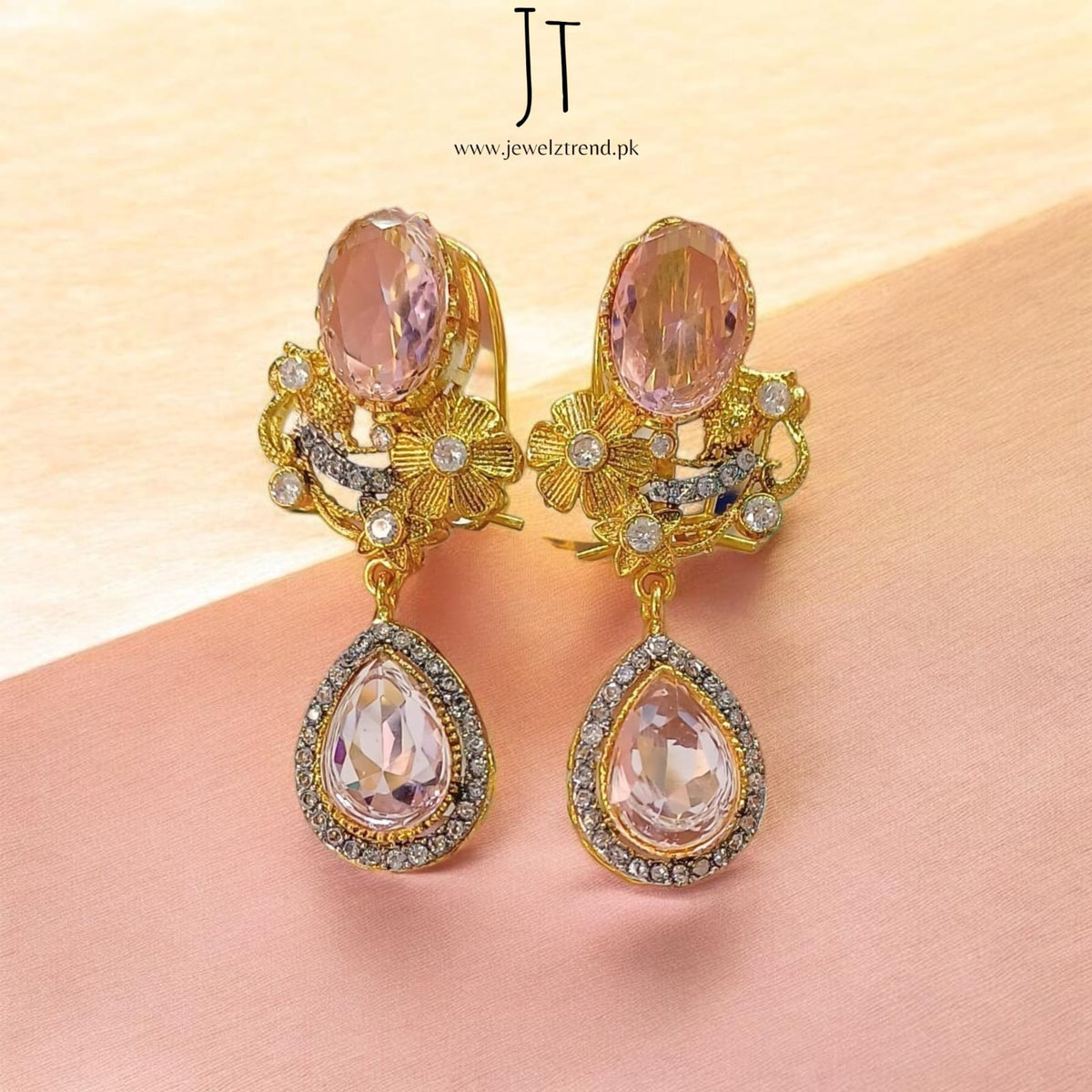 Mahnoor: Earrings