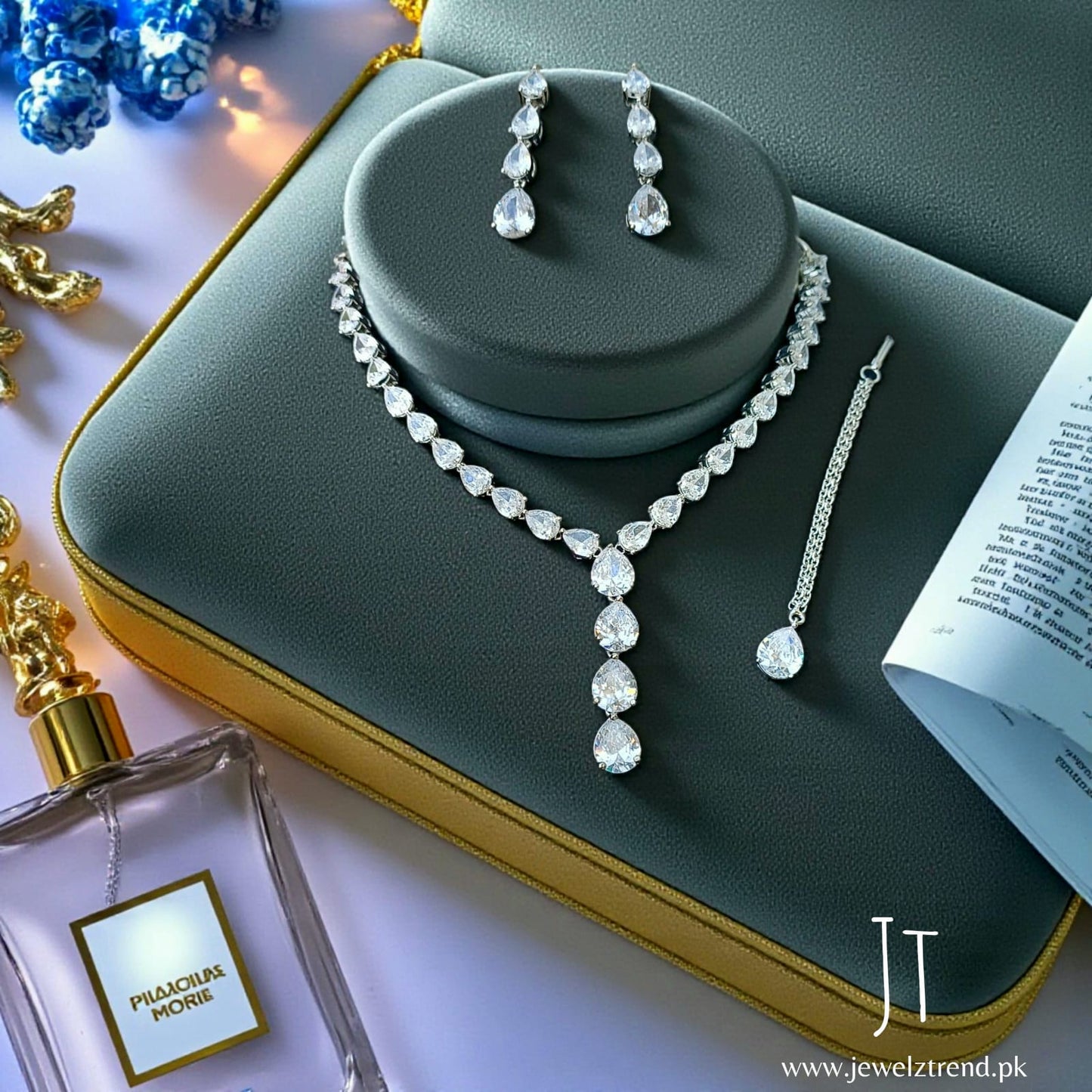 Silver Shine: AD Stone Neck