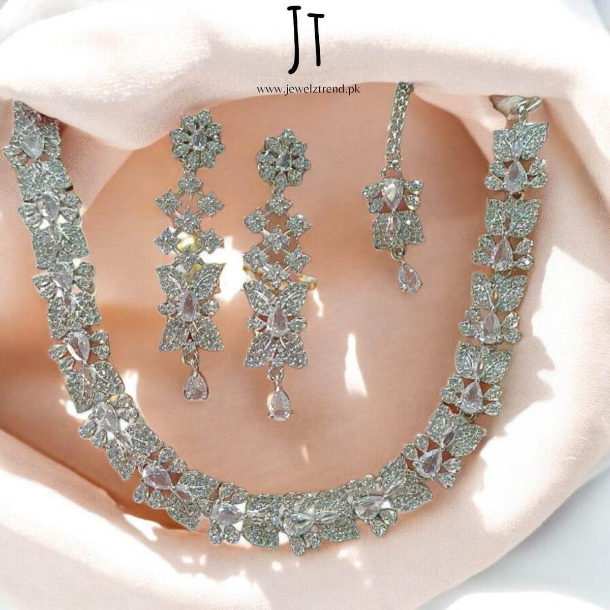 Style with Silver: Necklace Set