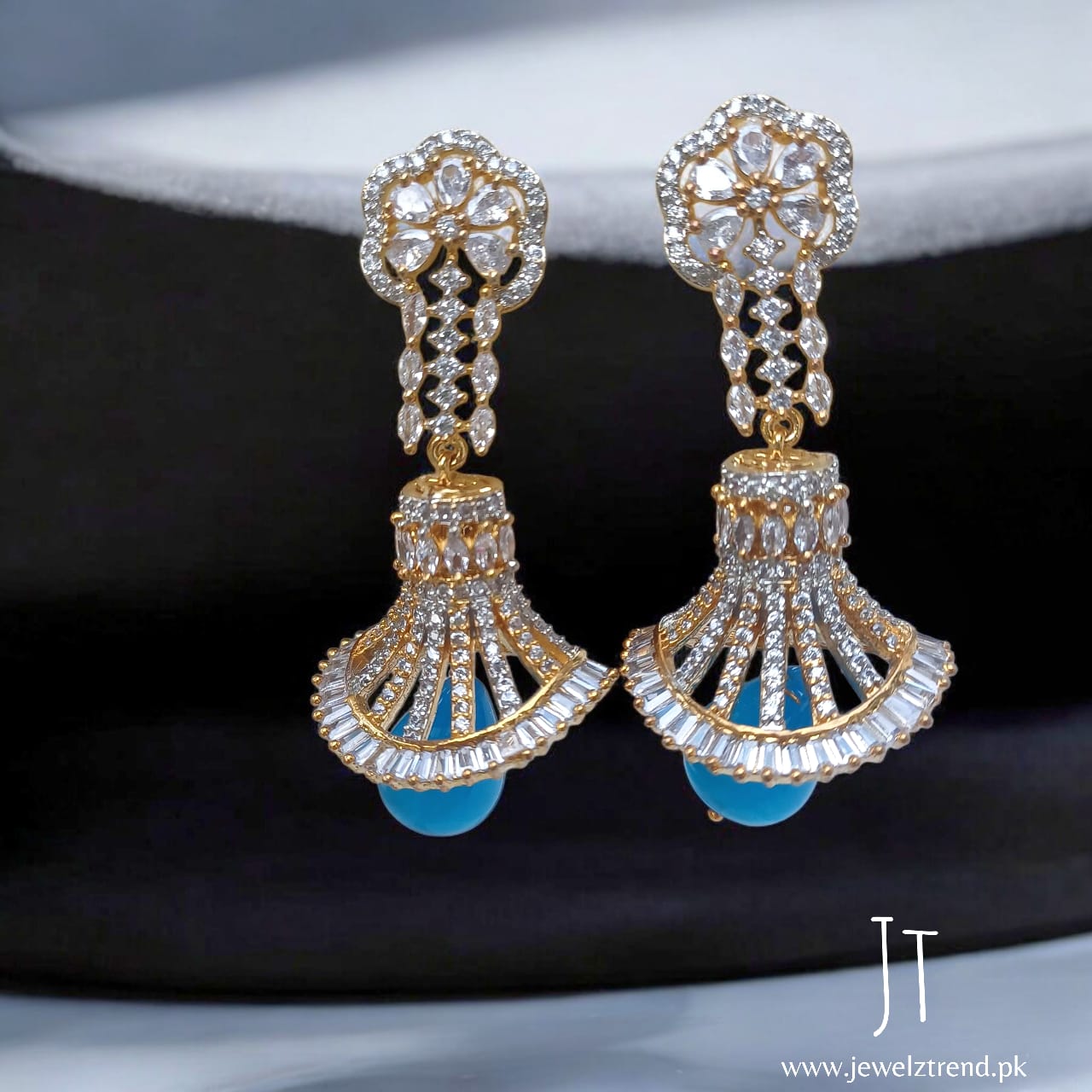 Tulip Bloom: AD Long earrings