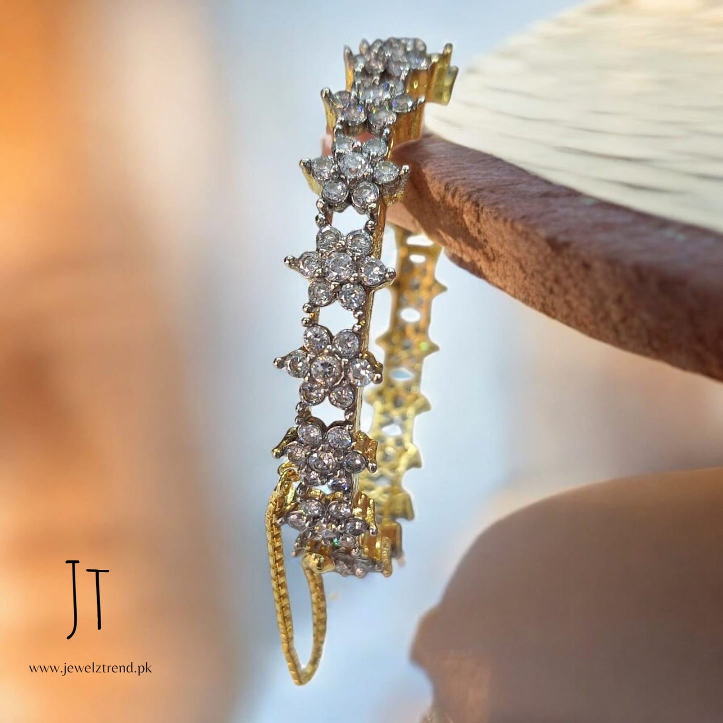 The Star: Openable Kangan