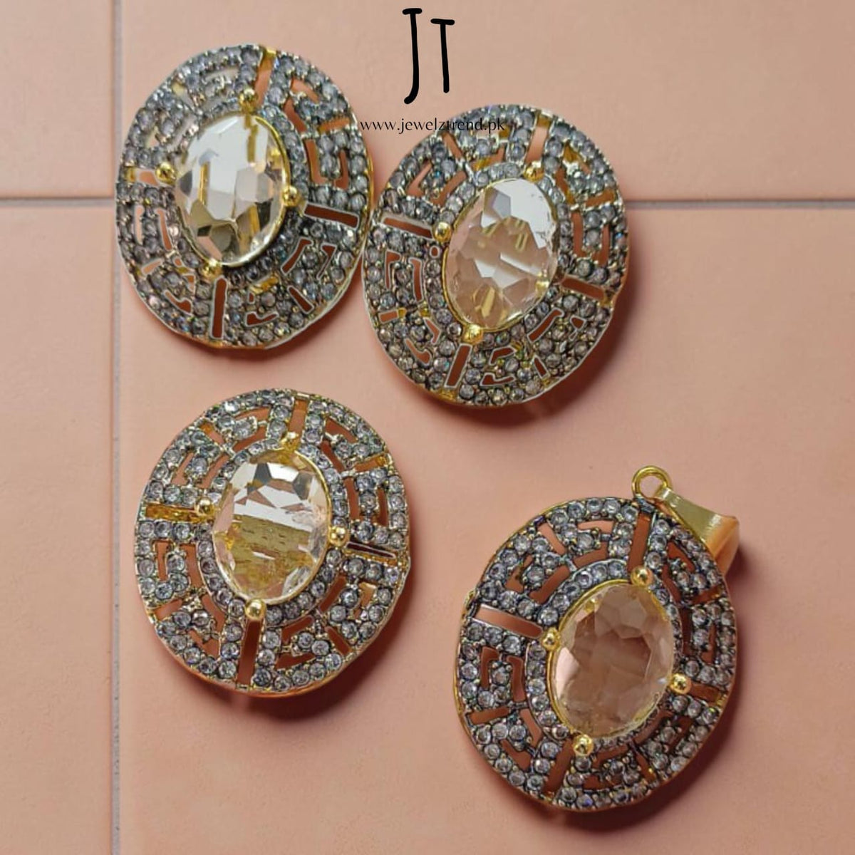 Bold Beauty: Jurao Locket Set