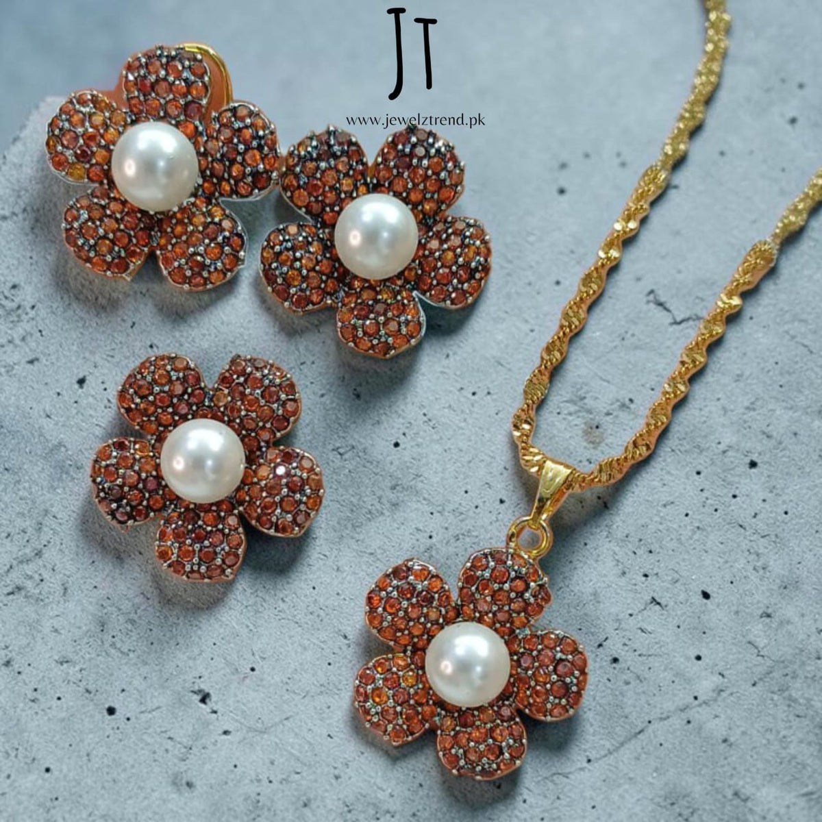 Pearl Blossom: Locket set
