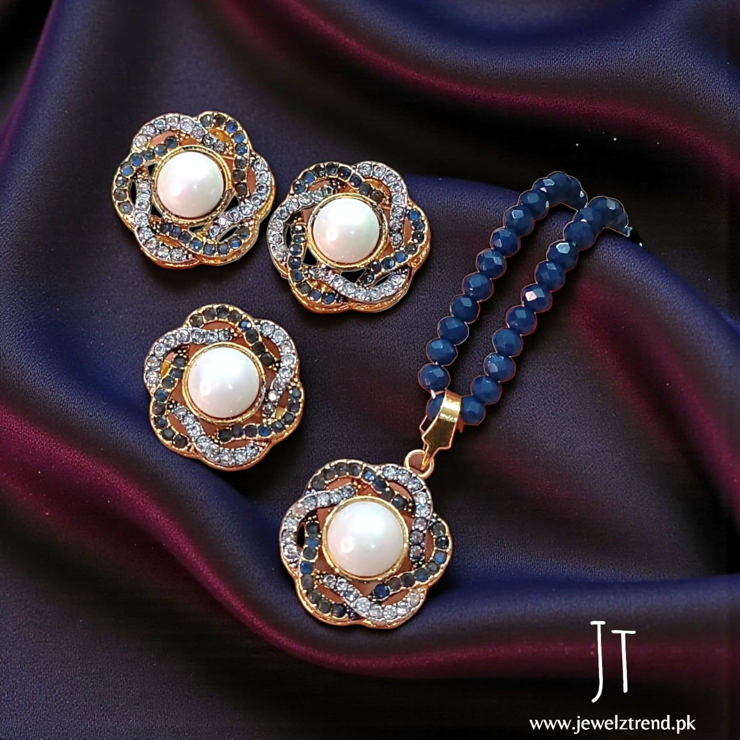 Pearl in Swirl: Locket Set