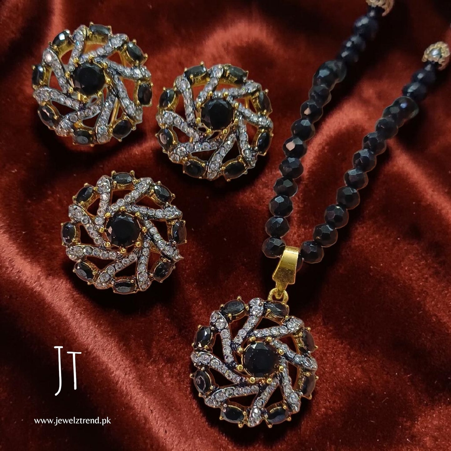 Spiral Grace: Locket Set