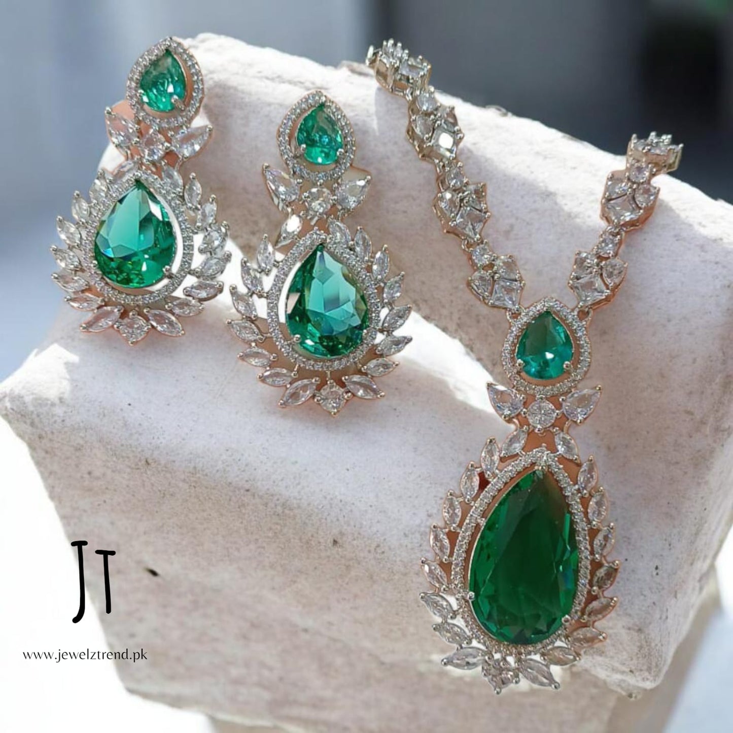 Diamond Dreams: Necklace Set