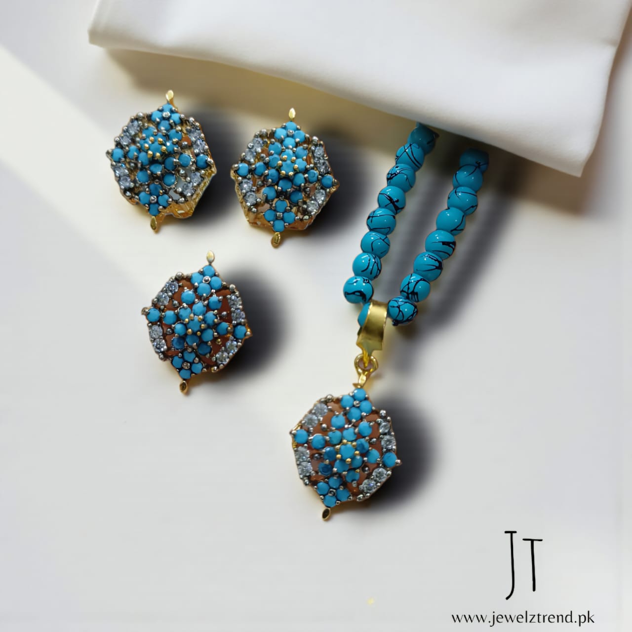 Flower Bliss: Gold-plated