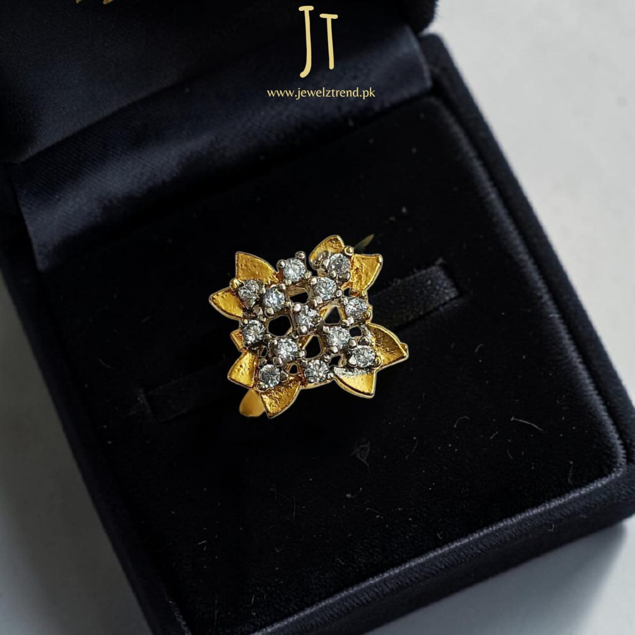 Diamond Cut 4421: Ring
