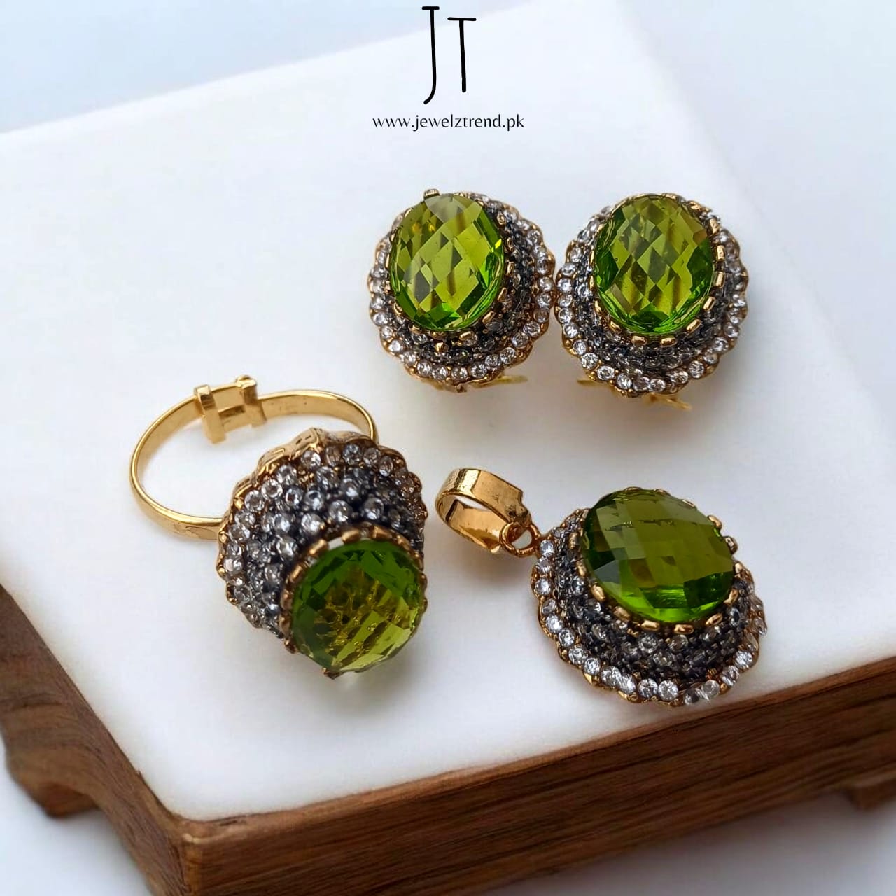 Bold Center Stone Locket Set