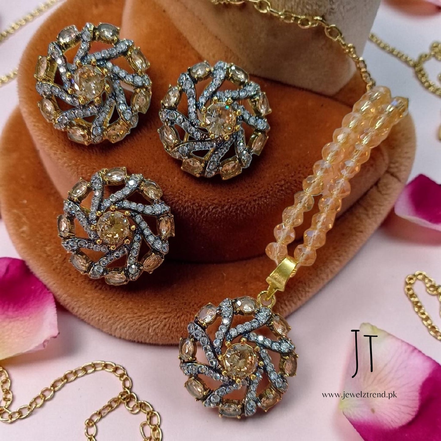Spiral Grace: Locket Set