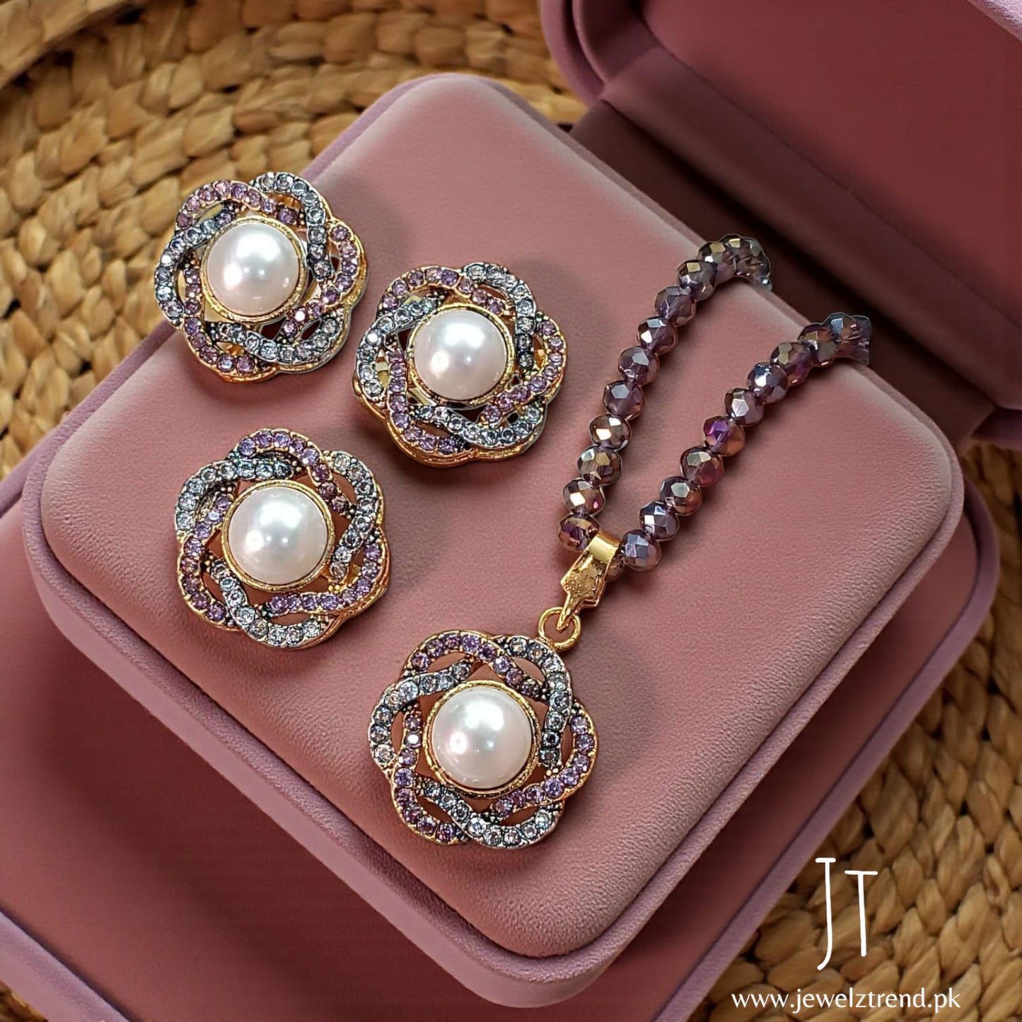 Pearl in Swirl: Locket Set