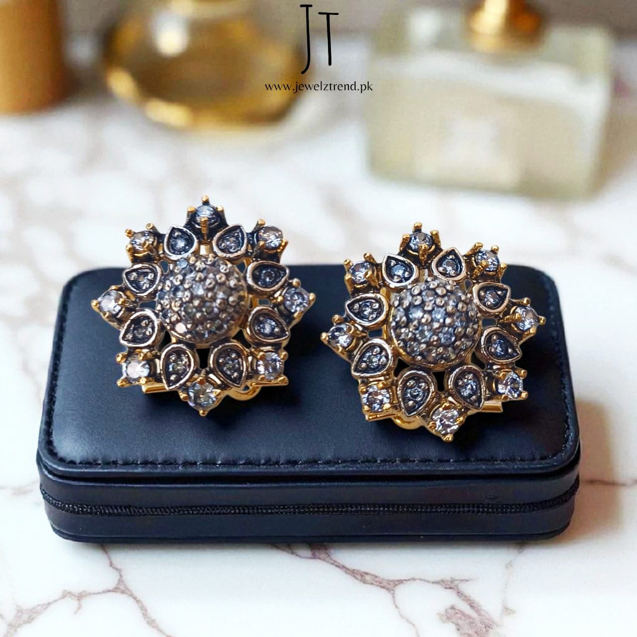 Luxe Star Glow: Jurao Earrings