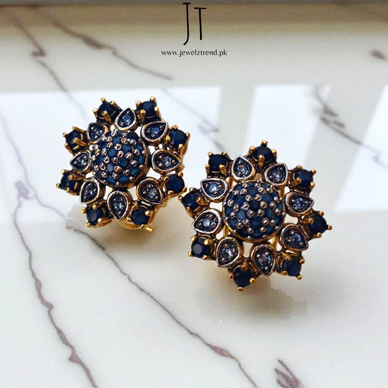 Luxe Star Glow: Jurao Earrings