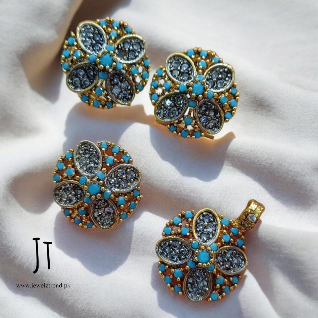 Jurao Petal Flower: Locket Set