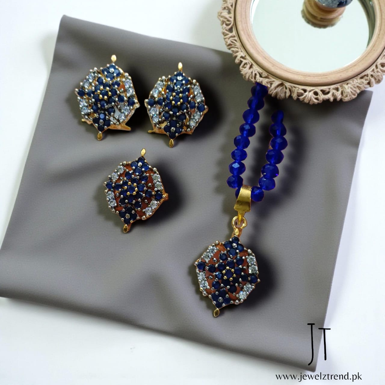 Flower Bliss: Gold-plated