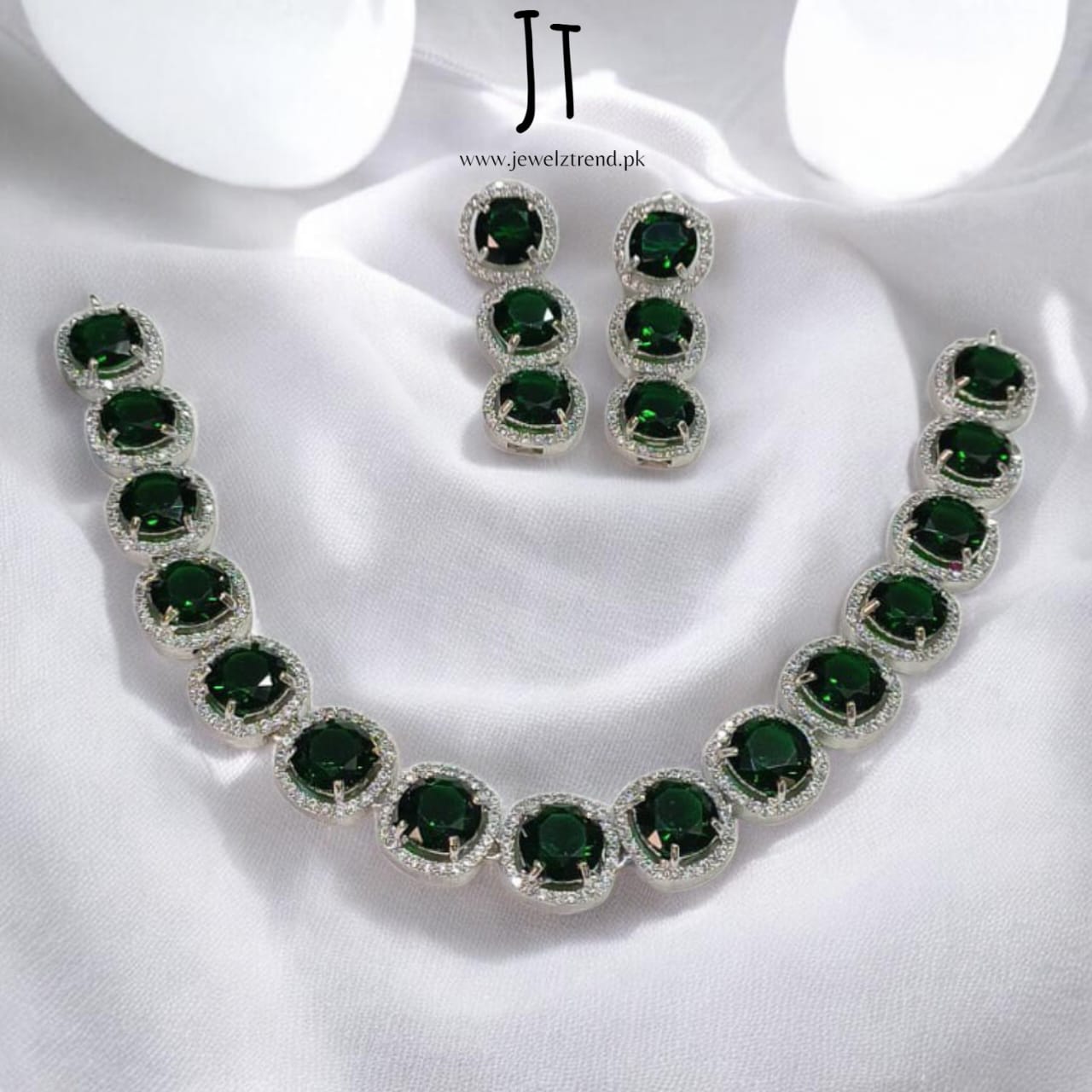 AD Elegance: Necklace Set