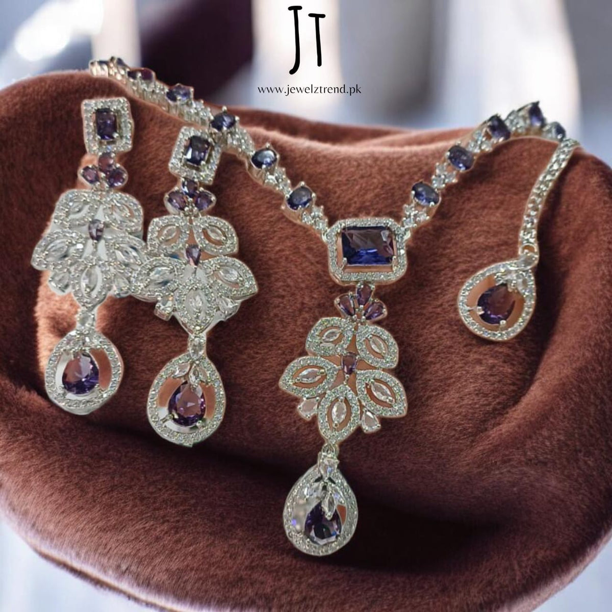 Glam AD Necklace Set