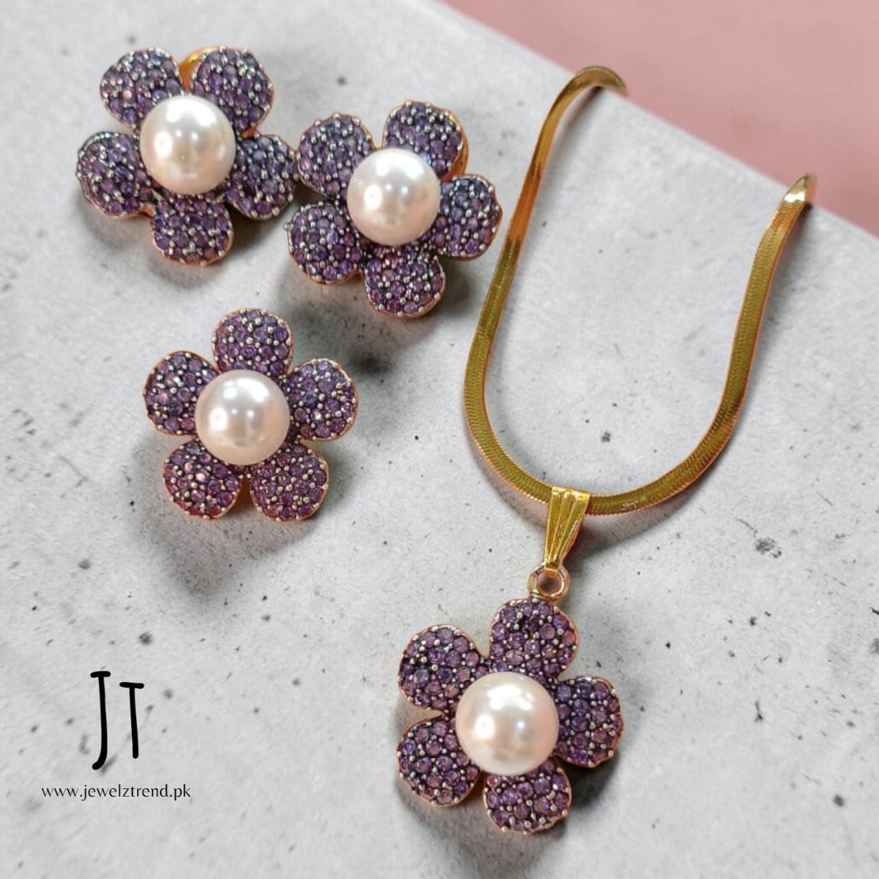 Pearl Blossom: Locket set