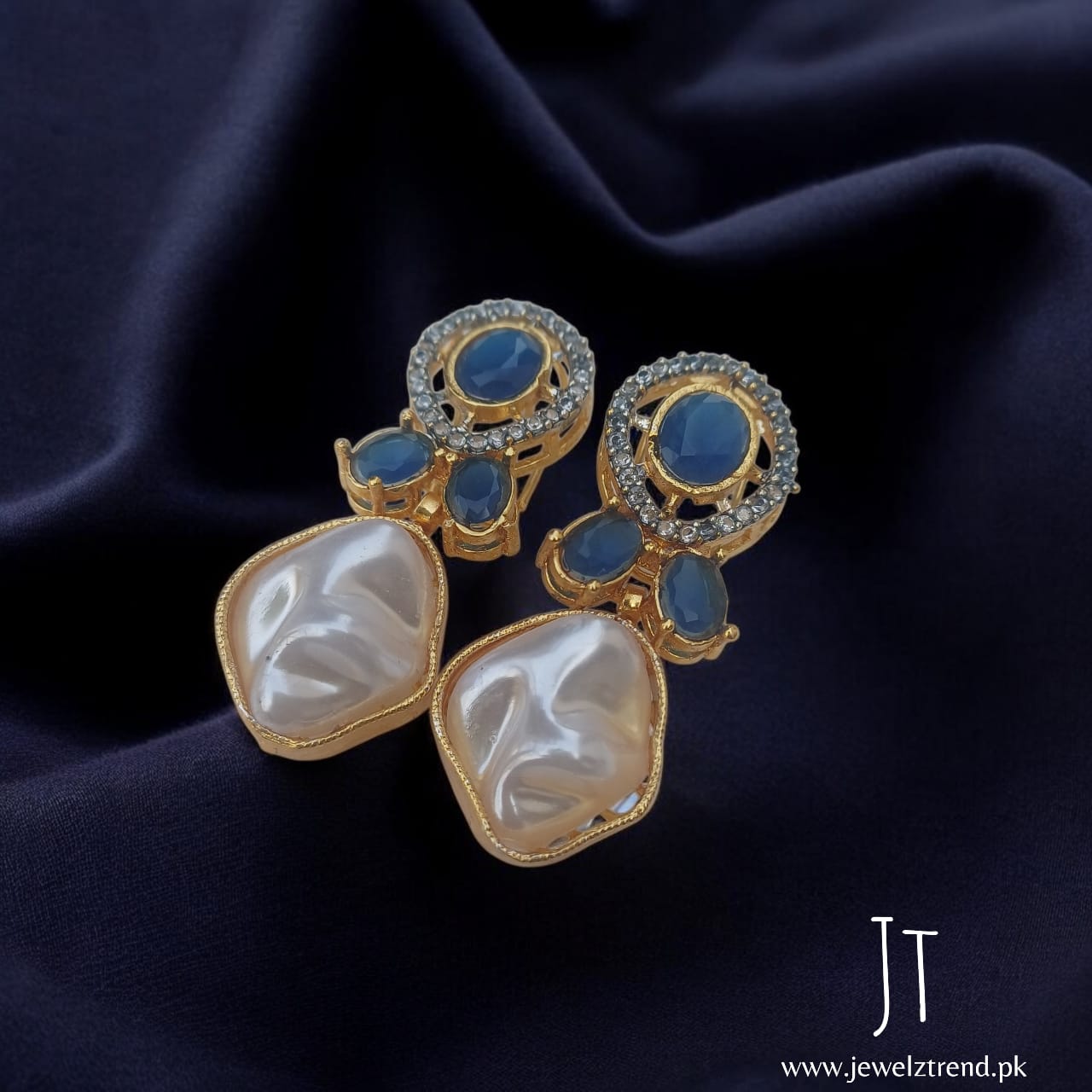 Aura de Pearl: Mother of Pearl